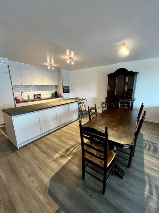 Big Apartment With Parking In Antwerp Antuérpia Exterior foto