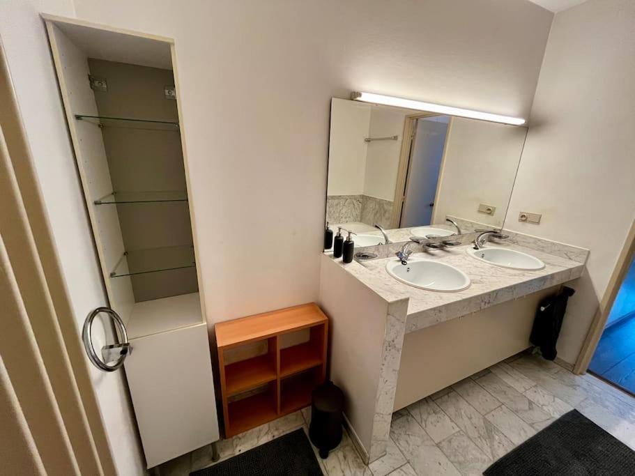 Big Apartment With Parking In Antwerp Antuérpia Exterior foto