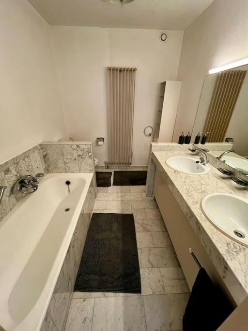 Big Apartment With Parking In Antwerp Antuérpia Exterior foto
