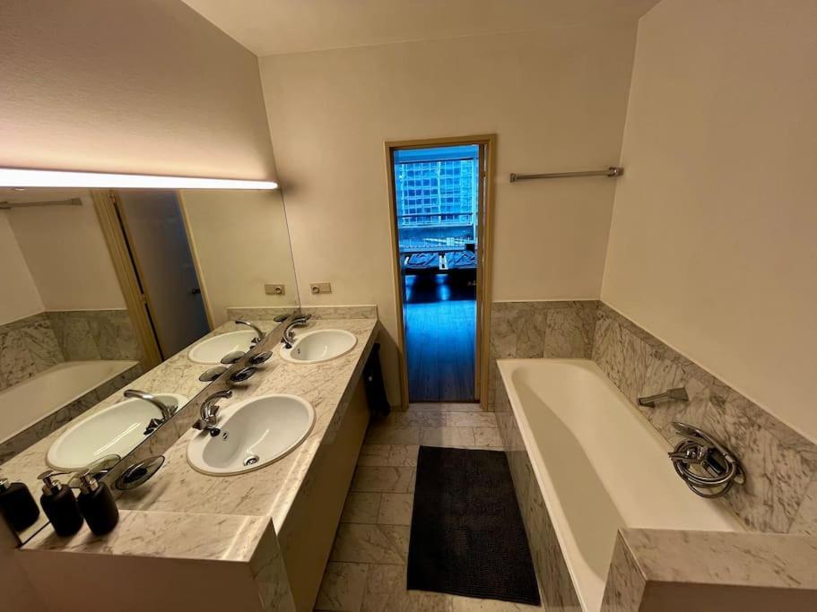 Big Apartment With Parking In Antwerp Antuérpia Exterior foto